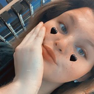 Meet your Posher, Emi